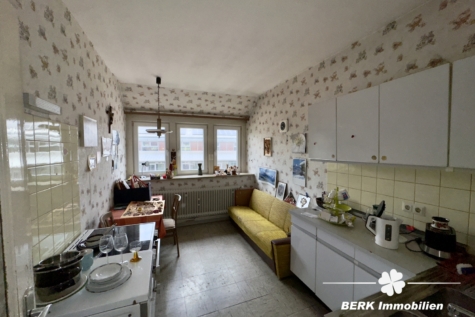 RESERVIERT – BERK Immobilien – Jugendstil Villa im Herzen von Bürgstadt – Wohnen und Arbeiten unter einem Dach - Küche DG (115137)