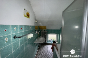 BERK Immobilien – Jugendstil Villa im Herzen von Bürgstadt – Wohnen und Arbeiten unter einem Dach - Bad DG (104558)