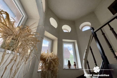 RESERVIERT – BERK Immobilien – Jugendstil Villa im Herzen von Bürgstadt – Wohnen und Arbeiten unter einem Dach - Treppenhaus (115134)