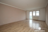 Wohnzimmer - BERK Immobilien – 3-Zimmer Eigentumswohnung mit Balkon und TG-Stellplatz