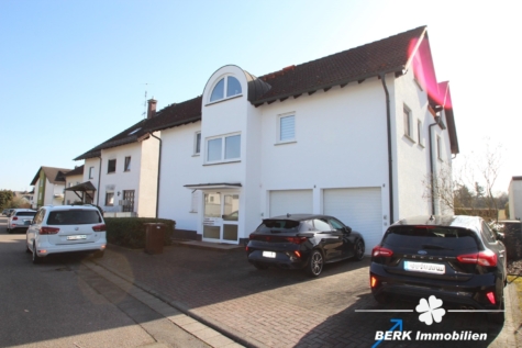 BERK Immobilien – Moderne 2-Zimmer-Dachgeschosswohnung mit Balkon in Feldrandlage von Mainhausen-Zellhausen - PKW-Stellplatz (124881)