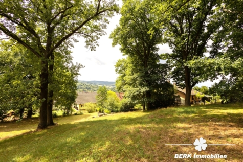 BERK Immobilien – großzügiges Grundstück in idyllischer Waldrandlage mit herrlichem Panoramablick in Klingenberg/Röllfeld - Titelbild (125365)