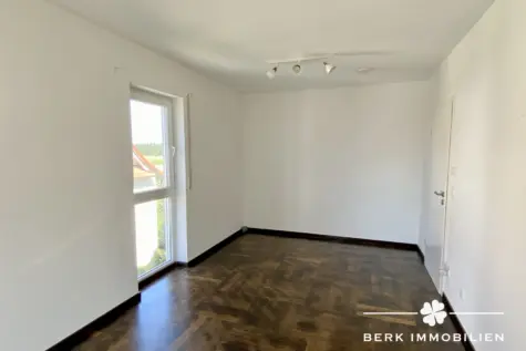 VERKAUFT- BERK Immobilien – Moderne großzügige 3-Zimmer-ETW in gefragter Lage von Seligenstadt - Hauptschlafzimmer (2) (131581)