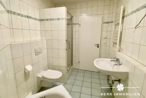 VERKAUFT- BERK Immobilien – Moderne großzügige 3-Zimmer-ETW in gefragter Lage von Seligenstadt - Badezimmer (131583)