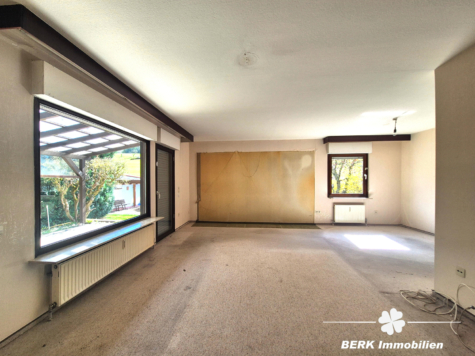 BERK Immobilien – naturnah & zentral: Ein- bis Zweifamilienhaus mit tollem Schnitt & sonnigem Grundstück in Gailbach - Wohn-Essbereich EG (125400)