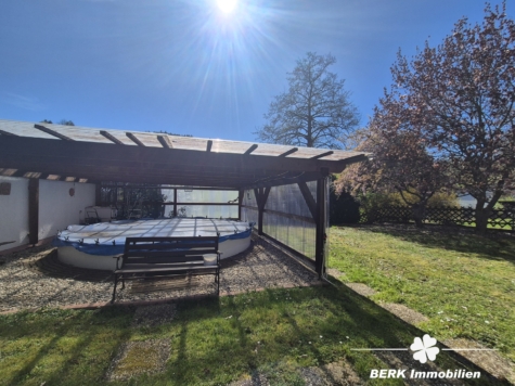 BERK Immobilien – naturnah & zentral: Ein- bis Zweifamilienhaus mit tollem Schnitt & sonnigem Grundstück in Gailbach - Pool (125392)