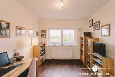 BERK Immobilien – Exklusives Penthouse mit Aufzugzugang, großzügiger Terrasse und Odenwaldblick - Büro (131683)