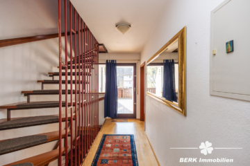 BERK Immobilien – Naturnähe und großes Platzangebot – Familientaugliches Reihenhaus in Waldrandlage - Flur 1.OG (118229)