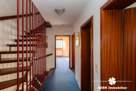 BERK Immobilien – Naturnähe und großes Platzangebot – 120 m² + ausgebautes Dachgeschoss am Waldrand - Flur 2.OG (118349)