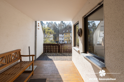 BERK Immobilien – Naturnähe und großes Platzangebot – 120 m² + ausgebautes Dachgeschoss am Waldrand - Loggia (118348)