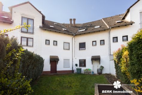 BERK Immobilien – Naturnähe und großes Platzangebot – 120 m² + ausgebautes Dachgeschoss am Waldrand - Rückansicht (118355)