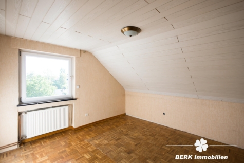 BERK Immobilien – Großzügiges 1-2 Familienhaus in begehrter Lage von Babenhausen - OG Schlafzimmer (126044)