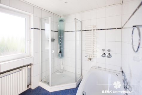 BERK Immobilien – Großzügiges 1-2 Familienhaus in begehrter Lage von Babenhausen - OG Badezimmer (126047)