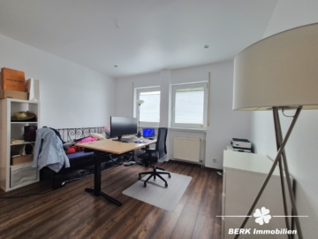 BERK Immobilien – renovierte 3-Zimmer-Wohnung (Hochpaterre) mit 3 eigenen Kellerräumen in Hörstein - Kinderzimmer / Büro (106554)