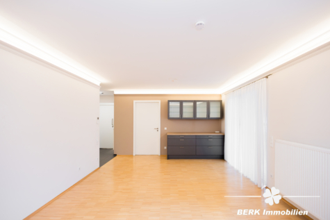 BERK Immobilien – Komfort trifft Lage: Barrierearme Eigentumswohnung mit Balkon - Wohnbereich (123225)