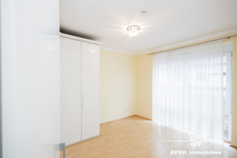 BERK Immobilien – Komfort trifft Lage: Barrierearme Eigentumswohnung mit Balkon - Schlafzimmer (123231)
