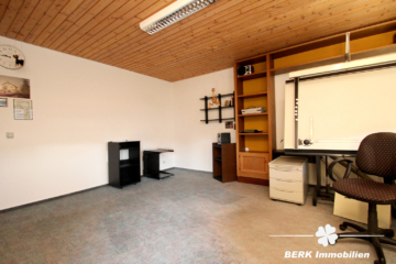 BERK Immobilien – Charmantes Einfamilienhaus mit Doppelgarage und großem Grundstück in Mainaschaff - OG Schlafzimmer (111748)