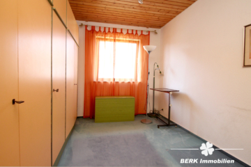 BERK Immobilien – Charmantes Einfamilienhaus mit Doppelgarage und großem Grundstück in Mainaschaff - OG Ankleidezimmer (111749)