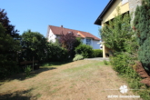 Garten - BERK Immobilien – Charmantes Einfamilienhaus mit Doppelgarage und großem Grundstück in Mainaschaff