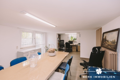 BERK Immobilien – Saniertes 3-Familienhaus mit drei Wohneinheiten, vielseitigem Wohnkeller und großem Garten in Rodgau - KG - Büro-Besprechungsraum (126710)