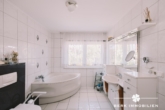 EG - Bad mit Eckbadewanne