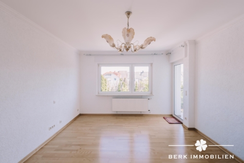 BERK Immobilien – Saniertes 3-Familienhaus mit drei Wohneinheiten, vielseitigem Wohnkeller und großem Garten in Rodgau - OG - Schlafen 1 (126720)
