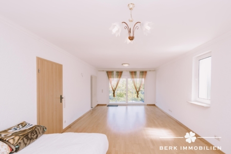 BERK Immobilien – Saniertes 3-Familienhaus mit drei Wohneinheiten, vielseitigem Wohnkeller und großem Garten in Rodgau - OG - Wohn-Essbereich (126721)
