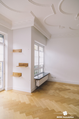 BERK Immobilien – charmante Stilaltbau-Villa mit 3,5 Einheiten in top Lage von HU, direkt an der Kinzig - Wohnbereich EG (107288)