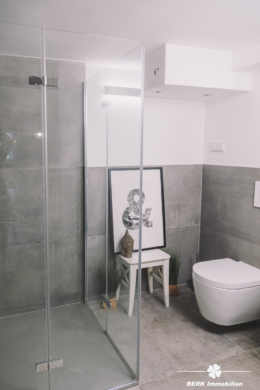 BERK Immobilien – charmante Stilaltbau-Villa mit 3,5 Einheiten in top Lage von HU, direkt an der Kinzig - Bad ELW KG (107318)