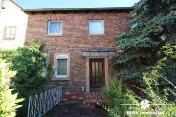 BERK Immobilien – bebautes Bauträgergrundstück + Gartengrundstück in begehrter Main-Lage - Frontansicht Wohnhaus (108201)