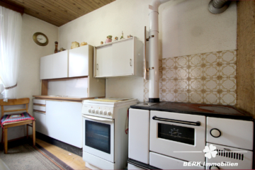 BERK Immobilien – bebautes Bauträgergrundstück + Gartengrundstück in begehrter Main-Lage - Küche (108204)