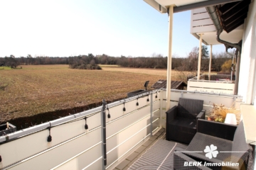 BERK Immobilien – Ruhige Feldrandlage! Moderne 3-Zimmer-Wohnung mit Balkon & Stellplatz - Balkon (117704)