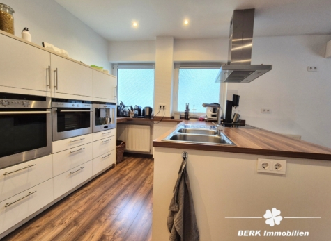 *VERKAUFT* BERK Immobilien – bezugsfertige 3-Zimmer-Wohnung mit privaten, wohnungseigenen Kellerräumen - Küche (118247)