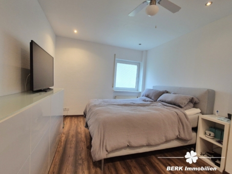 *VERKAUFT* BERK Immobilien – bezugsfertige 3-Zimmer-Wohnung mit privaten, wohnungseigenen Kellerräumen - Schlafzimmer (118249)