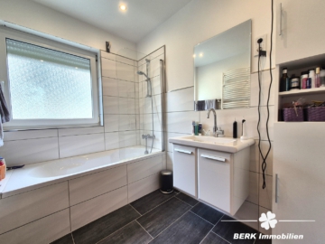 BERK Immobilien – bezugsfertige 3-Zimmer-Wohnung mit privaten, wohnungseigenen Kellerräumen - Tageslichtbad (111259)