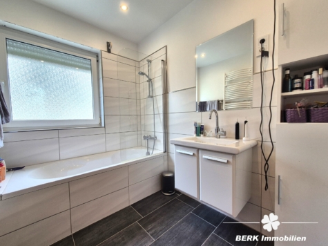*VERKAUFT* BERK Immobilien – bezugsfertige 3-Zimmer-Wohnung mit privaten, wohnungseigenen Kellerräumen - Tageslichtbad (118251)