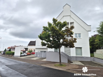 BERK Immobilien – bezugsfertige 3-Zimmer-Wohnung mit privaten, wohnungseigenen Kellerräumen - Straßenansicht (111266)