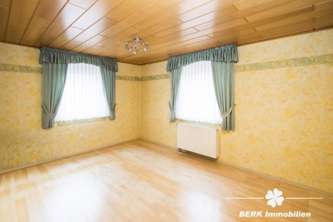 BERK Immobilien – Großes Haus mit Hof und Scheune – ein Anwesen mit vielen Möglichkeiten - EG Zimmer II (129691)