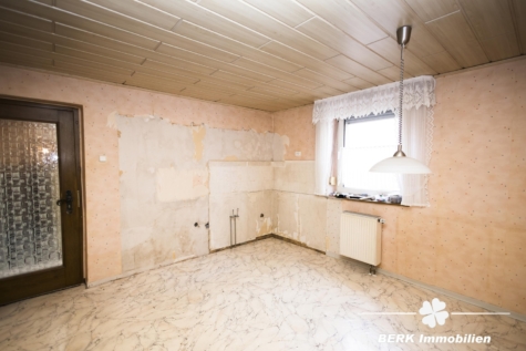 BERK Immobilien – Attraktives Zweifamilienhaus für Familien und Kapitalanleger - EG Küche (120069)