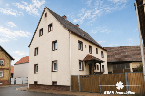 BERK Immobilien – Attraktives Zweifamilienhaus für Familien und Kapitalanleger - Außenansicht - KI optimiert (120067)