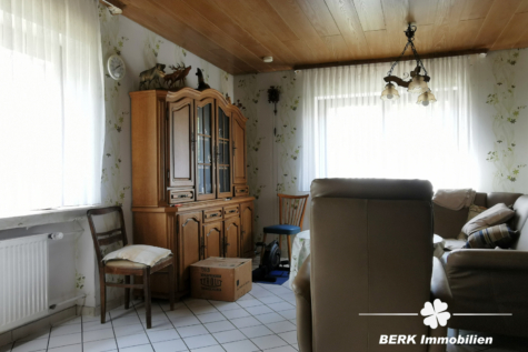 VERKAUFT – BERK Immobilien – MFH, Mehrgenerationenhaus, Anlageobjekt – Gelegenheit in Eschau mit drei Wohnungen - BERK Immobilien - Esszimmer EG (117933)