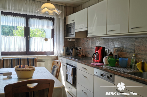 VERKAUFT – BERK Immobilien – MFH, Mehrgenerationenhaus, Anlageobjekt – Gelegenheit in Eschau mit drei Wohnungen - BERK Immobilien - Küche EG (117934)