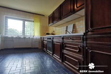 BERK Immobilien – MFH, Mehrgenerationenhaus, Anlageobjekt – Gelegenheit in Eschau mit drei Wohnungen - BERK Immobilien - Küche UG (104944)