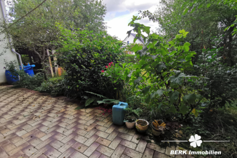 VERKAUFT – BERK Immobilien – MFH, Mehrgenerationenhaus, Anlageobjekt – Gelegenheit in Eschau mit drei Wohnungen - BERK Immobilien - Terrasse UG (117940)