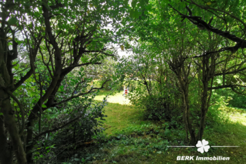 BERK Immobilien – MFH, Mehrgenerationenhaus, Anlageobjekt – Gelegenheit in Eschau mit drei Wohnungen - BERK Immobilien - Garten (104949)