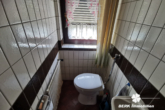BERK Immobilien - WC EG - BERK Immobilien – MFH, Mehrgenerationenhaus, Anlageobjekt – Gelegenheit in Eschau mit drei Wohnungen