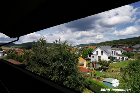 VERKAUFT – BERK Immobilien – MFH, Mehrgenerationenhaus, Anlageobjekt – Gelegenheit in Eschau mit drei Wohnungen - BERK Immobilien - Ausblick OG (117924)