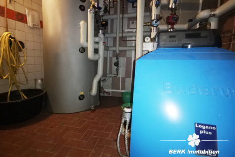 VERKAUFT – BERK Immobilien – MFH, Mehrgenerationenhaus, Anlageobjekt – Gelegenheit in Eschau mit drei Wohnungen - BERK Immobilien - Heizung im UG (117945)