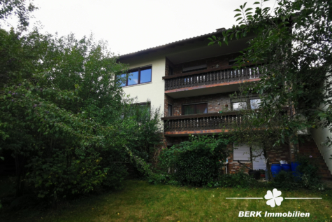 VERKAUFT – BERK Immobilien – MFH, Mehrgenerationenhaus, Anlageobjekt – Gelegenheit in Eschau mit drei Wohnungen - BERK Immobilien - Ansicht vom Garten (117941)