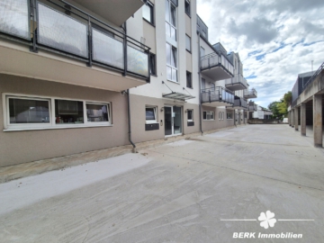 *VERKAUFT* BERK Immobilien – modern, lichtdurchflutet und zentral: 3-Zimmer-Wohnung in Goldbach - Rückansicht (106491)